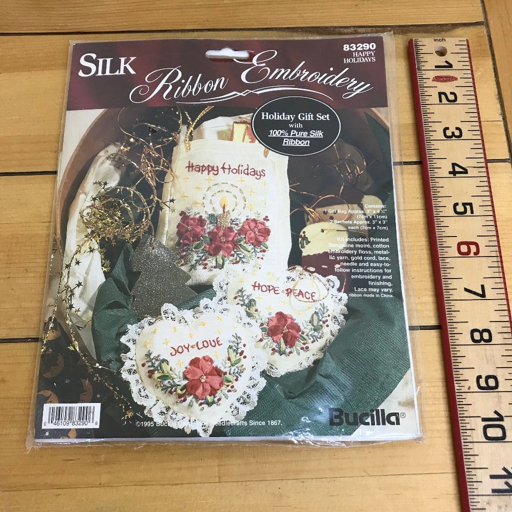 Bucilla Silk Ribbon Embroidery Kit 83290 Holiday Bag & Sachets Gift Set 1995